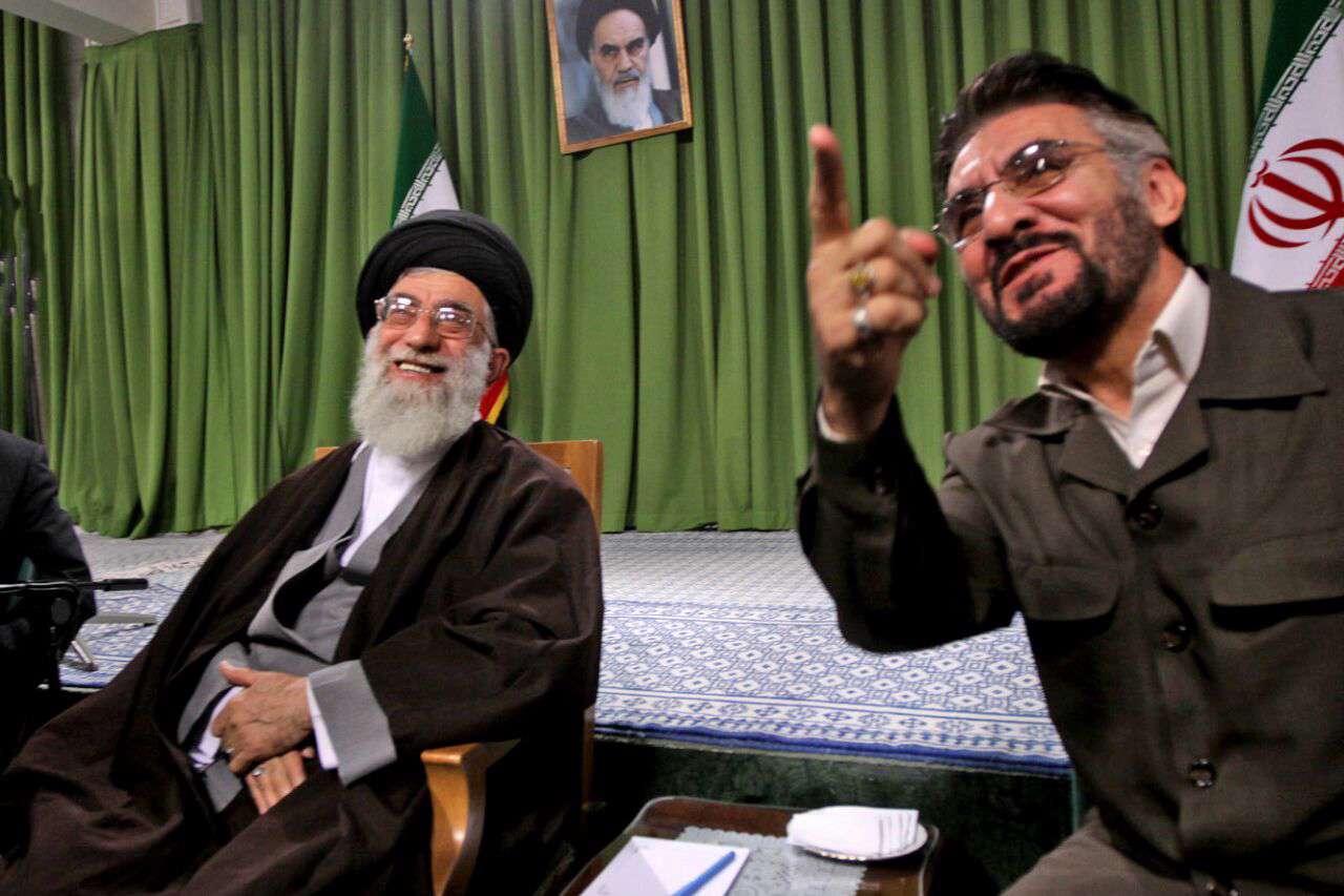 تصویری از فرج الله سلحشور در کنار امام خامنه ای